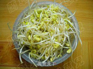 酸辣黄豆芽的做法步骤：1