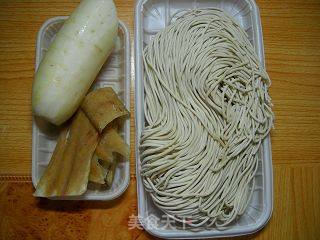 腊皮萝卜焖面的做法步骤：1