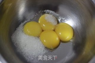 蜜红豆戚风蛋糕卷的做法步骤：2