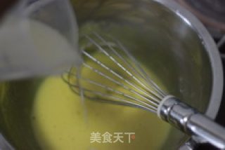 蜜红豆戚风蛋糕卷的做法步骤：3