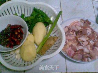 辣子鸡的做法步骤：1