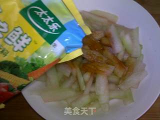 夏日消暑清凉可口——凉拌西瓜皮的做法步骤：4