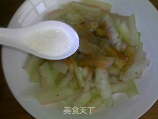 夏日消暑清凉可口——凉拌西瓜皮的做法步骤：6