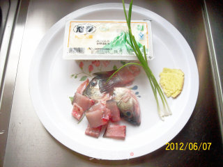 一鱼多吃之《鲈鱼身价豆腐汤》的做法步骤：2