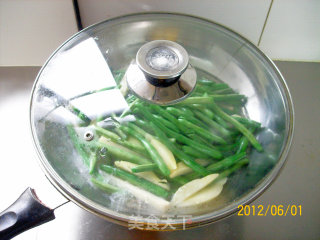 【美食之春交响曲】春之风韵——土豆烧刀豆的做法步骤：4