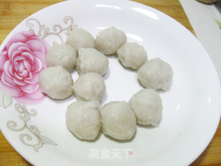 黄瓜炒鱼丸的做法步骤：2