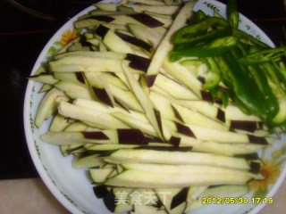 筋饼卷菜的做法步骤：9