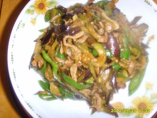筋饼卷菜的做法步骤：11