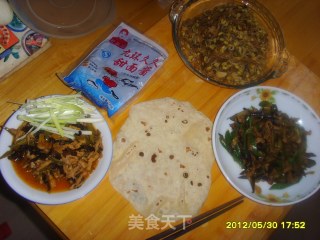 筋饼卷菜的做法步骤：15