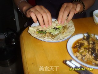 筋饼卷菜的做法步骤：17