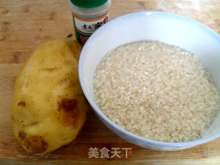 玩转电饭煲——黑椒土豆拌锅巴饭的做法步骤：1