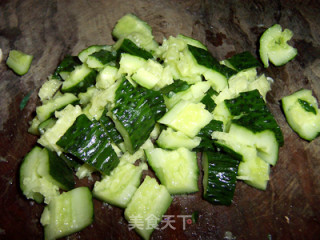 夏季清爽小菜---香辣油条拍黄瓜的做法步骤：2