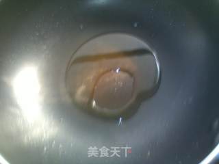 西瓜皮炒西红柿鸡蛋的做法步骤：2