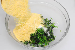 苋菜玉米面饼子的做法步骤：2