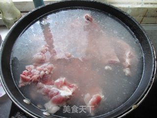 高钙脊骨汤的做法步骤：2