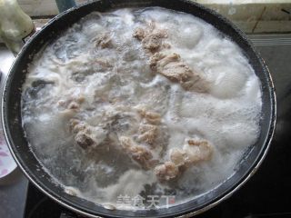 高钙脊骨汤的做法步骤：4