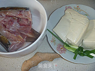 鱼头豆腐汤的做法步骤：1