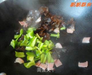意面中式吃---鲜香火腿木耳炒通心面!~的做法步骤：6