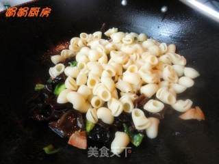 意面中式吃---鲜香火腿木耳炒通心面!~的做法步骤：8