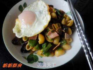 意面中式吃---鲜香火腿木耳炒通心面!~的做法步骤：10