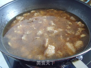 夏日开胃菜-------牛腩炖酸笋的做法步骤：7