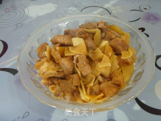 夏日开胃菜-------牛腩炖酸笋的做法步骤：10