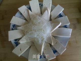 蒜蓉粉丝蒸豆腐的做法步骤：2