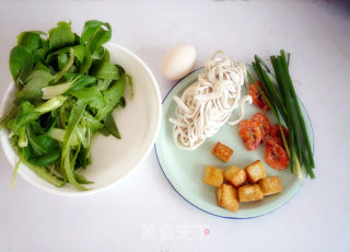 鲜虾油豆腐汤面的做法步骤：1