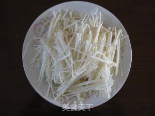 金针菇炒肉丝的做法步骤：1