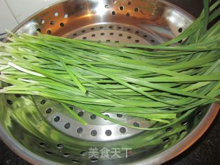 家常韭菜炒鸡蛋的做法步骤：1