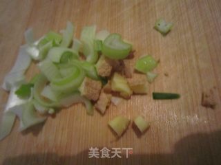 家常韭菜炒鸡蛋的做法步骤：3