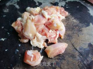 泡菜炒鸡腿的做法步骤：1