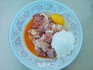泡菜炒鸡腿的做法步骤：2