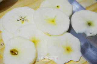 幸福美食：轻轻松松两步做道微波苹果干的做法步骤：2