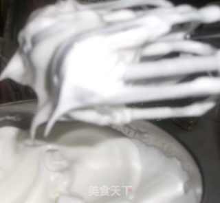 戚风蛋糕卷（沙拉肉松馅）的做法步骤：2