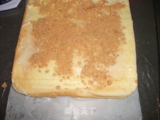 戚风蛋糕卷（沙拉肉松馅）的做法步骤：9