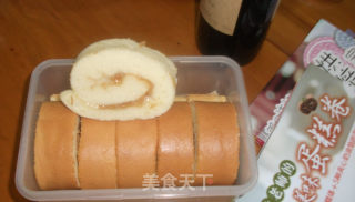 戚风蛋糕卷（沙拉肉松馅）的做法步骤：12