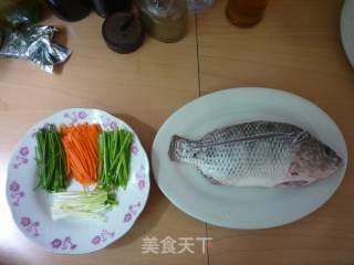 红烧罗非鱼的做法步骤：2