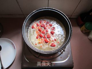 小米红枣枸杞百合银耳粥的做法步骤：4