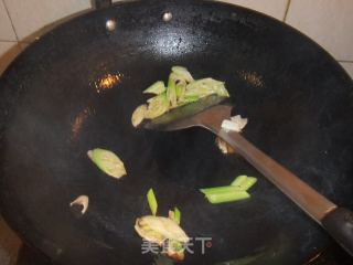 清炒豆芽菜的做法步骤：2