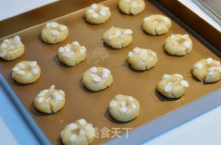口耐DE中式酥点---杏仁酥的做法步骤：4