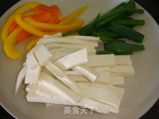 蚝油滑炒豆腐鸡肉的做法步骤：3