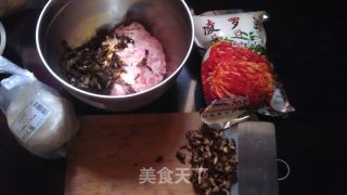 泡菜水饺的做法步骤：1