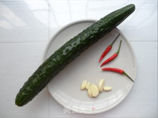 凉拌拍青瓜（附超简易拍瓜技巧）的做法步骤：1
