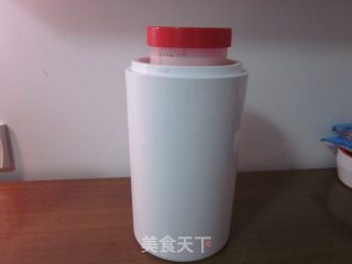 用酸奶粉自制酸奶的做法步骤：6