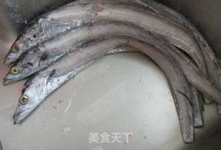红烧带鱼的做法步骤：1