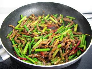 蒜薹煸牛肉丝的做法步骤：6