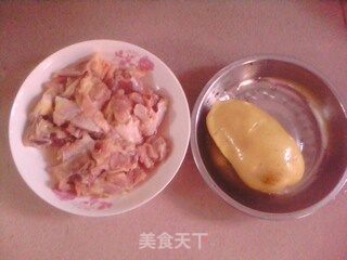 土豆焖鸡块的做法步骤：1