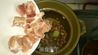 黄花菜枸杞排骨汤的做法步骤：9