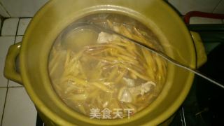 黄花菜枸杞排骨汤的做法步骤：16
